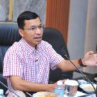 Ketua Komisi IV DPRK Banda Aceh Farid Nyak Umar sampaikan rekomendasi pembenahan day care di rapat dengan dinas terkait, Selasa (5/5/2026) di Gedung DPRK. Foto: Dok. DPRK Banda Aceh