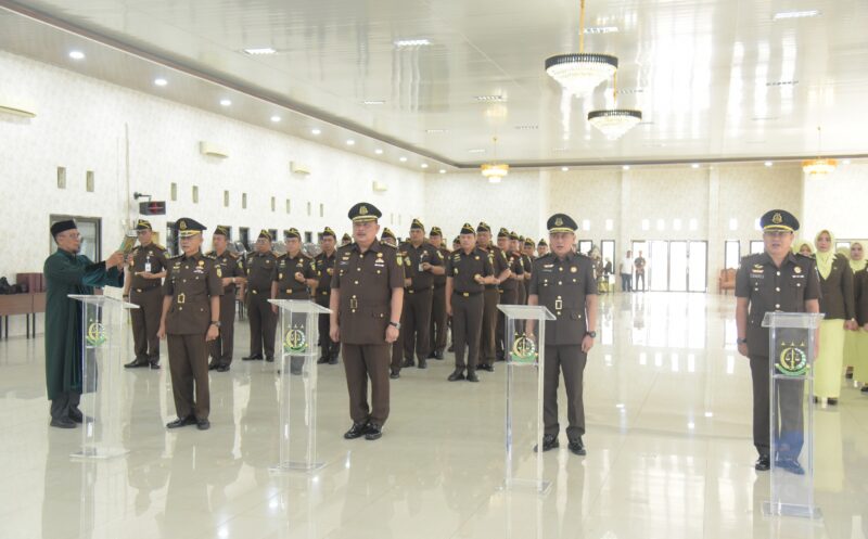 Proses pelantikan dan pengambilan sumpah jabatan sejumlah pejabat Eselon III di lingkungan Kejaksaan Tinggi Aceh, di Aula Serbaguna Kejaksaan Tinggi Aceh, Kamis (7/5/2026). Foto: Dok. Istimewa 