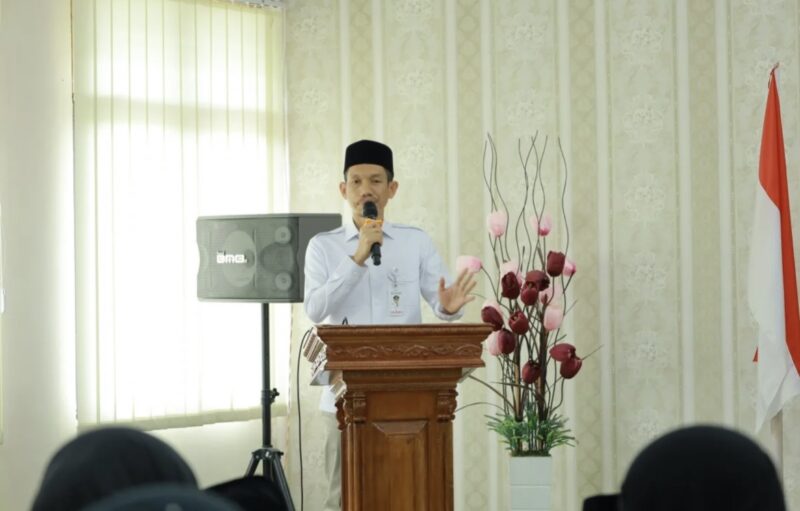 Bupati Aceh Barat Tarmizi SP, MM membuka kegiatan Pendidikan Kader Ulama (PKU) ke-XVI MPU Aceh Barat di Aula Kantor MPU, Rabu (6/5/2026). Foto: Dok. Pemkab Aceh Barat