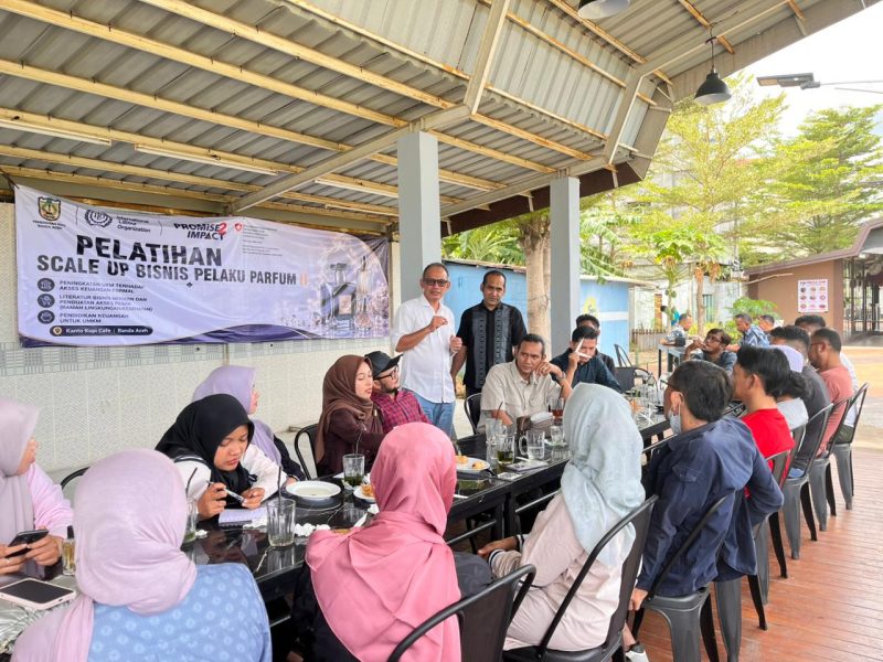 Peserta mengikuti Pelatihan Scale Up Bisnis Pelaku Parfum di Banda Aceh yang berlangsung pada 4–13 Mei 2026 di SMK Negeri 3 dan Kanto Kopi Peunayong. Kegiatan ini bertujuan meningkatkan kapasitas dan kreativitas pelaku usaha parfum lokal. Foto: Dok. Diskominfo Kota Banda Aceh