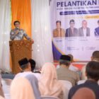 Irwansyah ST memberikan motivasi kepada pengurus Ikatan Pemuda Pelajar Mahasiswa Samatiga (IPMS) di Rumah Dinas Ketua DPRK Banda Aceh, Minggu (10/5/2026). Foto: Dok. DPRK Banda Aceh