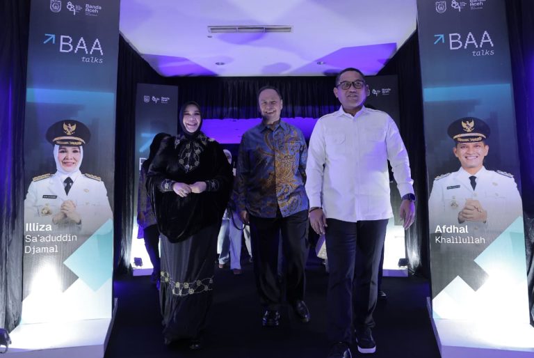 Walikota Banda Aceh Illiza Saaduddin bersama para Nara sumber kegiatan BAA Kota Banda Aceh . Foto: Humas Pemkot Banda Aceh.