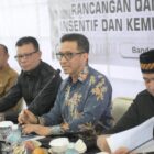 Komisi III DPRK Banda Aceh menggelar RDPU terkait rancangan qanun pemberian insentif dan kemudahan penanaman modal di Gedung DPRK Banda Aceh, Selasa (12/5/2026). Foto: Dok. DPRK Banda Aceh