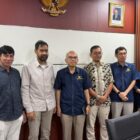 Gubernur Aceh H. Muzakir Manaf foto bersama usai beraudiensi dengan Sekretaris Jenderal (Sekjen) Kementerian Keuangan (Kemenkeu) Robert Leonard Marbun beserta jajaran, di Kantor Kementerian Keuangan, Jakarta, Kamis (14/5/2026). Foto: Dok. Biro Adpim Setda Aceh