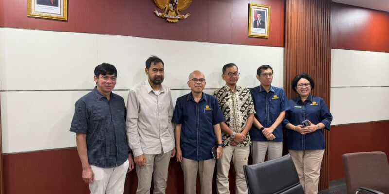Gubernur Aceh H. Muzakir Manaf foto bersama usai beraudiensi dengan Sekretaris Jenderal (Sekjen) Kementerian Keuangan (Kemenkeu) Robert Leonard Marbun beserta jajaran, di Kantor Kementerian Keuangan, Jakarta, Kamis (14/5/2026). Foto: Dok. Biro Adpim Setda Aceh
