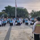 Kepala Kantor Kementerian Haji dan Umrah Kota Banda Aceh, Dr. H.M. Iqbal, S.Ag., M.H, melepas 87 Jemaah Calon Haji (JCH) Kloter 14 di Halaman Balaikota Banda Aceh, Selasa (19/5/2026). Foto: Dok. Diskominfo Kota Banda Aceh