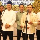 Wakil Gubernur Aceh, H. Fadhlullah, didampingi Kadinsos Aceh, Budi Afrizal, S.KM., M.KM, saat melakukan kunjungan silaturahmi dan audiensi dengan Mensos RI, Drs. KH. Saifullah Yusuf, S.IP, di Kantor Kemensos RI, Jakarta, Rabu (20/5/2026). Foto: Dok. Biro Adpim Setda Aceh