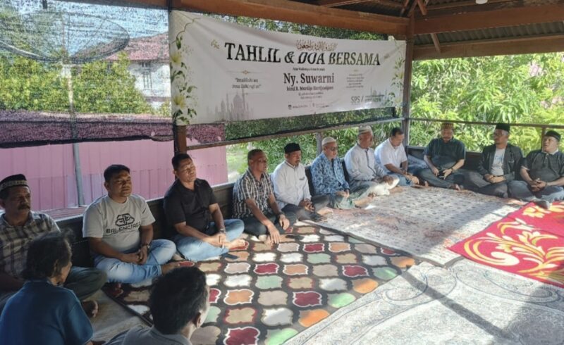 Suasana khidmat doa bersama yang digelar SPS Aceh sebagai bentuk solidaritas dan belasungkawa atas wafatnya ibunda Sekjen SPS Pusat, Minggu (25/5/2026). Foto: Dok. Istimewa 