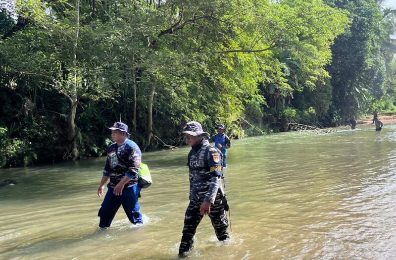 Sarda Mar. Suroso ikut tm pencarian korban hanyut di Krueng Manggeng. Foto. Dok. Teukunizar/NOA.co.id