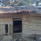 Salah satu rumah warga di Gampong Keude Baro yang membutuhkan perhatian serius. Foto. Dok. Teukunizar/NOA.co.id