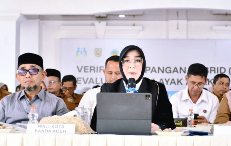 Wali Kota Banda Aceh, Illiza Sa’aduddin Djamal, saat memaparkan berbagai capaian dan komitmen Pemko Banda Aceh dalam mewujudkan Kota Layak Anak,  yang digelar Kementerian Pemberdayaan Perempuan dan Perlindungan Anak (KPPPA), pada Senin (23/6/2025). Foto: Humas Banda Aceh