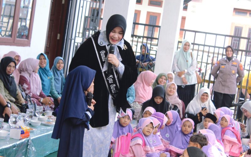 Wali Kota Banda Aceh saat mengunjungi PAUD Nuruzzahra, pada Jumat (1/8/2025). Foto: Humas Banda Aceh