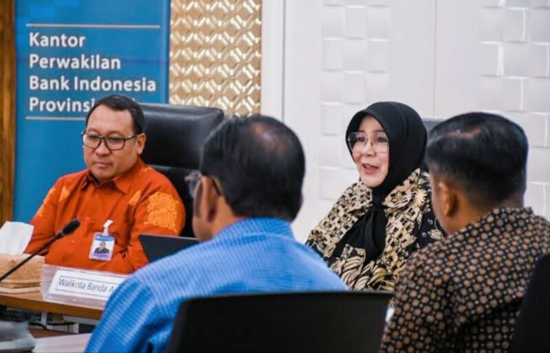 Walikota Banda Aceh Illiza Sa'aduddin Djamal mengikuti Rakor tentang pengendalian inflasi di Banda Aceh bersama Bank Indonesia perwakilan Aceh. Foto: Humas Banda Aceh