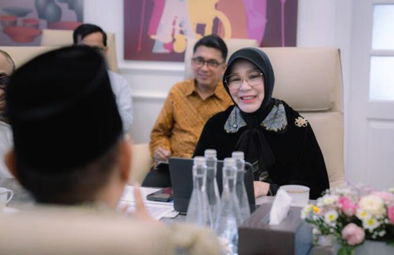Walikota Banda Aceh Illiza Sa'aduddin Djamal saat mengikuti rapat dengan Bappenas. Foto: Humas Banda Aceh