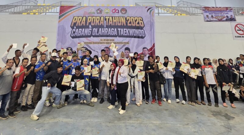 Usai mendulang medali, atlet Taekwondo Pidie foto bersama, (Foto.IST)
