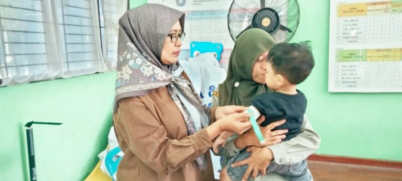 Kegiatan Posyandu di Gampong Kota Baru dalam upaya Pemko Banda Aceh mencegah stunting. Foto: Humas Banda Aceh