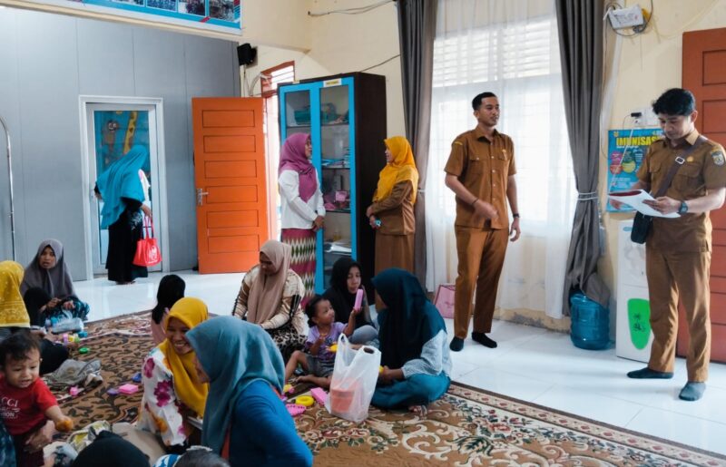 Bidang Kesehatan Masyarakat (Kesmas) Program Promosi Kesehatan dan Pemberdayaan Masyarakat Dinkes Banda Aceh saat melaksanakan supervisi fasilitatif ke Posyandu Matahari dan Posyandu Mutiara Hati, Senin (11/8/25). Foto: Dinkes Banda Aceh