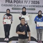 Atlet menembak Pidie foto bersama usai mendapatkan dua tiket ke PORA Aceh Jaya, ( Foto.IST).