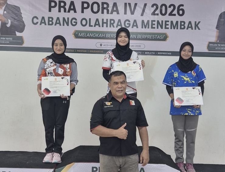 Atlet menembak Pidie foto bersama usai mendapatkan dua tiket ke PORA Aceh Jaya, ( Foto.IST).