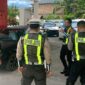 KBO Satlantas Polres Aceh Barat Daya, IPDA Prawiro Djoko S memimpin patroli dialogis mengimbau pengendera tertib saat pengisian BBM di SPBU Kecamatan Babahrot. Foto. Dok. Teukunizar/NOA.co.id.