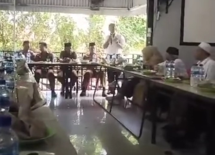 Para Tokoh Adat, Tokoh Masyarakat dan tokoh gampong serta para Keuchik se kecamatan Baiturrahman hadiri acara kopi Beungoh dan membahas solusi penanganan sengketa dalam keluarga, Sengketa dalam keluarga menjadi kasus yang kerap terjadi selama ini dan perlu penanganan serius. Foto: Dok. Istimewa