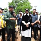 Tampak Sebuah alat berat eskavator sedang beroperasi pengolahan sampah di TPA Gampong Jawa Banda Aceh. Foto: Dok. Istimewa