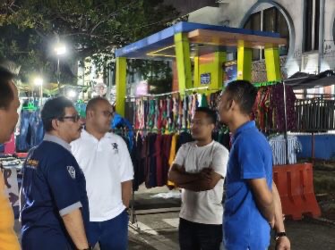 Satpol PP Kota Banda Aceh dan UPTD Pasar Kota Banda Aceh melakukan survei dan penataan Pedagang Kaki Lima (PKL) di Jalan Diponegoro. Foto: Dok. Istimewa 