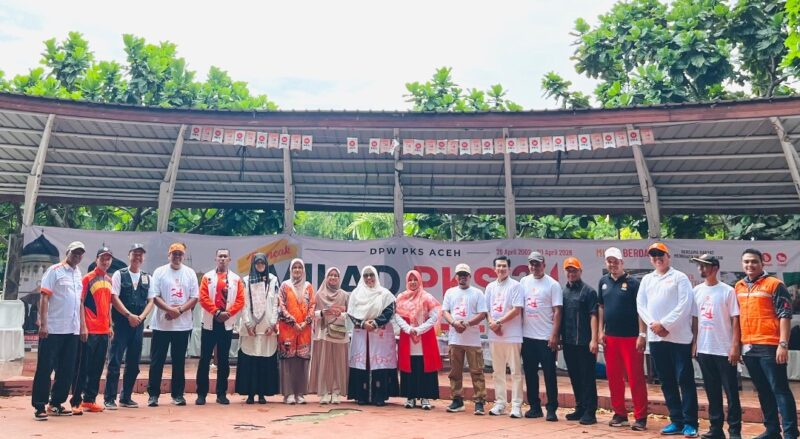 Pengurus DPW PKS Aceh bersama tamu undangan berfoto usai pembukaan rangkaian kegiatan Milad ke-24 PKS di Banda Aceh, Kamis (14/5/2026). Foto: Dok. Istimewa