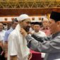 Gubernur Aceh Muzakir Manaf bersilaturahmi dengan para ulama kharismatik dan tokoh masyarakat Aceh dalam rangka memperkuat ukhuwah Islamiyah dan sinergi ulama–umara untuk mewujudkan Aceh yang islami, di Anjong Mon Mata, Meuligoe Gubernur Aceh, Sabtu (9/5/2026). Foto: Dok. Istimewa 