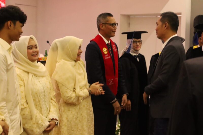 Sekretaris Daerah Aceh M. Nasir, S.IP., MPA menghadiri Sidang Terbuka Promosi Doktor Ir. H. T.A. Khalid, M.M di Gedung Pascasarjana Fakultas Ilmu Sosial dan Ilmu Politik (FISIP) Universitas Padjadjaran (Unpad), Bandung, Sabtu (27/6/2026). Foto: Dok. Istimewa 