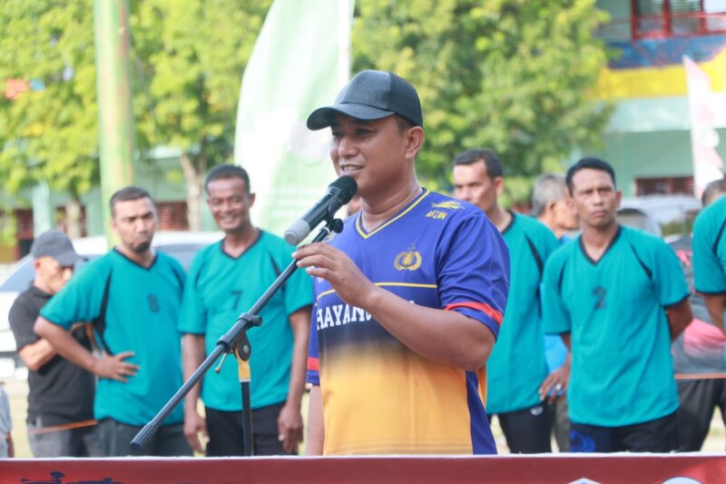 Kapolres Lhokseumawe AKBP Dr. Ahzan, S.H., S.I.K., M.S.M., M.H., secara resmi membuka Open Turnamen Bola Voli Legends Aceh dalam rangka menyambut Hari Bhayangkara ke 80 yang berlangsung di Lapangan Bola Voli Gampong Kuta Blang, Kecamatan Banda Sakti, Kota Lhokseumawe, Selasa (9/6/2026) sore. Dok. Polres Lhokseumawe