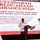 Kepala Bapperida Aceh Jaya, Teuku Khairullah, pada kegiatana Musrenbang RPJMK Aceh Jaya Tahun 2025–2029 dan RKPK Tahun 2026 yang berlangsung di Calang. Foto: Dok. Istimewa
