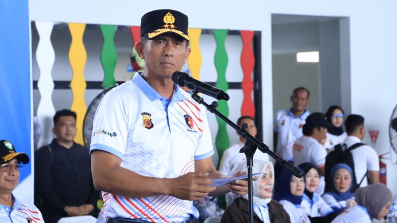 Kapolda Aceh Irjen Pol. Drs. Marzuki Ali Basyah, M.M., menyampaikan sambutan saat pembukaan Turnamen Tenis Kapolda Aceh Cup 2026 di Banda Aceh, Kamis (4/6/2026). Foto: Dok. Istimewa 