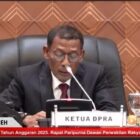 Kedua DPR Aceh, Zulfadhli saat memimpin sidang paripurna. Foto: Dok. Istimewa 
