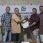 Muhammad Saleh, S.E., S.H., M.M menerima amanah sebagai Ketua Forum Pemimpin Redaksi Multimedia Indonesia (FPRMI) Aceh periode 2026–2029 usai terpilih secara aklamasi dalam Musyawarah Daerah (Musda) II FPRMI Aceh yang digelar di Banda Aceh, Minggu (28/6/2026). Foto: Dok. Istimewa 