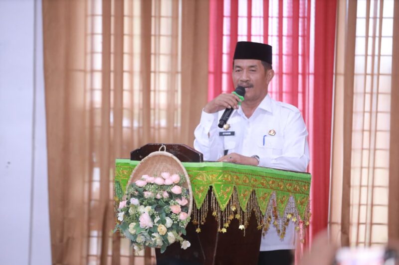 Wakil Bupati Aceh Besar Drs Syukri menyampaikan sambutan dan sekaligus membuka Pelatihan Nazhir Wakaf di Aula Dekranasda Aceh Besar, Gampong Gani, Kecamatan Ingin Jaya, Aceh Besar, Rabu (10/6/2026). Foto: Dok. Prokopim Pemkab Aceh Besar