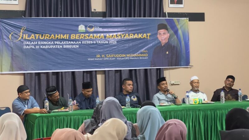 Wakil Ketua DPRA dari Fraksi Partai NasDem, Saifuddin Muhammad, mendengarkan langsung aspirasi masyarakat Peudada, Peulimbang, dan Jeunieb terkait pembangunan irigasi, pertanian, serta infrastruktur publik di Kabupaten Bireuen, Jumat (12/6/2026). Foto: Dok. Istimewa 