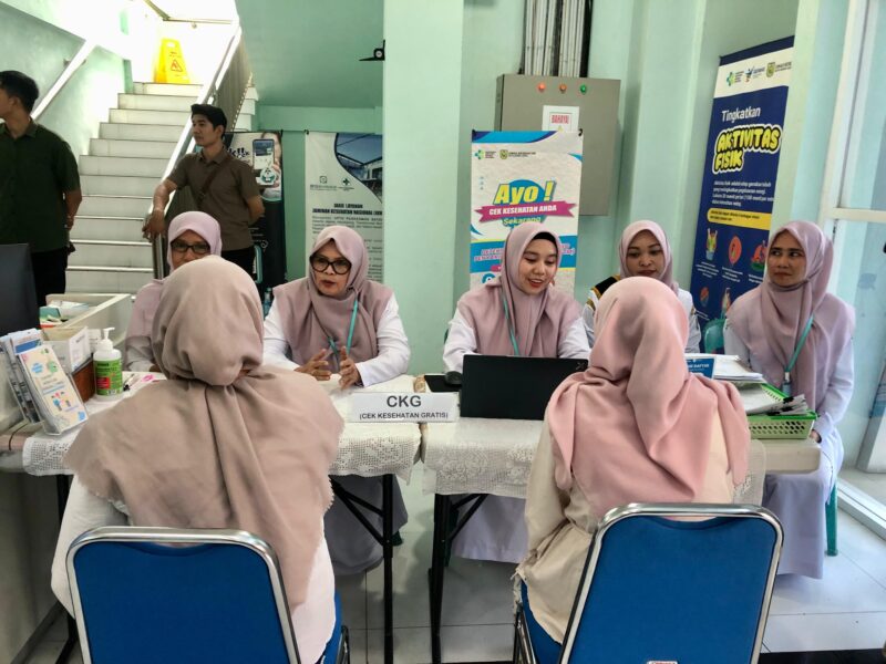 Layanan pemeriksaan kesehatan gratis di salah satu fasilitas kesehatan di Banda Aceh. Foto: Dok. Istimewa 