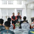 Bupati Aceh Barat Tarmizi, SP, MM didampingi Wakil Bupati Said Fadheil, SH memberikan motivasi kepada atlet, pelatih, dan official dalam jamuan makan malam yang digelar menjelang pelaksanaan Pra PORA menuju PORA Aceh Jaya 2026 di Pendopo Bupati Aceh Barat, Senin (1/6/2026). Foto: Dok. Istimewa
