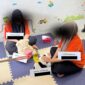 Tersangka memperagakan puluhan adegan saat rekonstruksi kasus dugaan penganiayaan batita di Baby Preneur Daycare, Lamgugob, Banda Aceh, Jumat (19/6/2026). Foto: Dok. Istimewa 