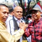 Arjuna Putra dan Arjuna Fahlefi berfoto bersama Ketua PSI, T Rival Amiruddin. Foto: Dok. Istimewa