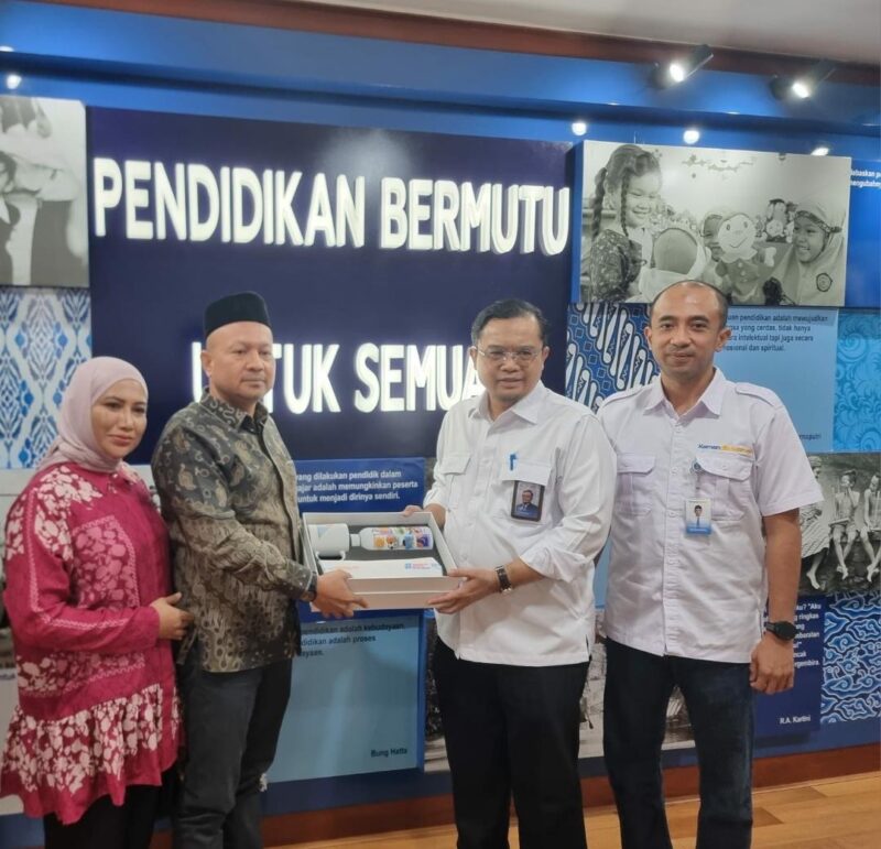 Bupati Aceh Jaya Safwandi didampingi Bunda PAUD Aceh Jaya Desi Maulidar saat audiensi dengan Kemendikdasmen RI di Jakarta, Senin (15/6/2026). Foto: Dok. Pemkab Aceh Jaya
