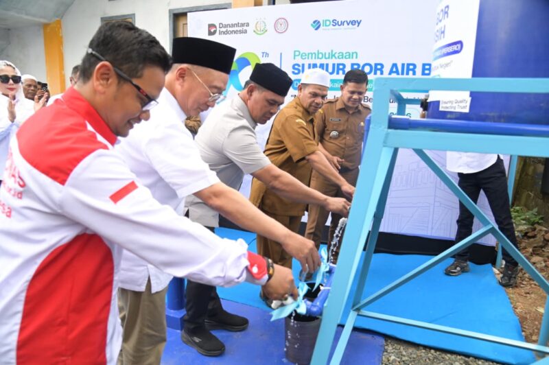 Bupati Aceh Besar, H Muharram Idris tinjau Sumur Bor Air Bersih di Gampong Lambleut, Kecamatan Darul Kamal, Aceh Besar, Selasa (02/06/2026). Foto: Dok. MC Aceh Besar