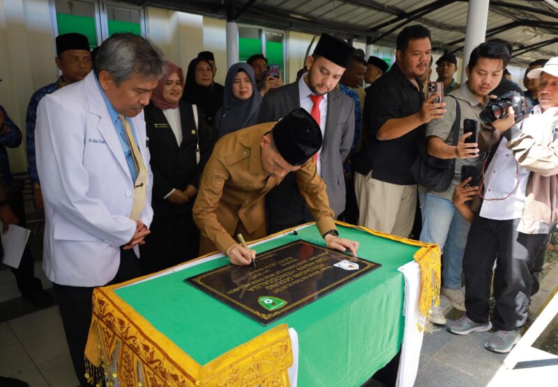 Bupati Aceh Barat Tarmizi, SP, MM didampingi Wakil Bupati Said Fadheil, SH meresmikan sejumlah fasilitas pelayanan kesehatan baru di RSUD Cut Nyak Dhien Meulaboh, Selasa (2/6/2026). Foto: Dok. Istimewa 