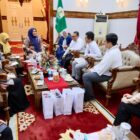 Ketua Dekranasda Aceh, Marlina Muzakir, menerima audiensi Kepala Perwakilan Bank Indonesia Provinsi Aceh, Agus Chusaini, di Meuligoe Gubernur Aceh terkait persiapan pelaksanaan Karya Kreatif Indonesia (KKI) 2026 yang akan mengusung tema Aceh, Senin (15/6/2026). Foto: Dok. Istimewa 