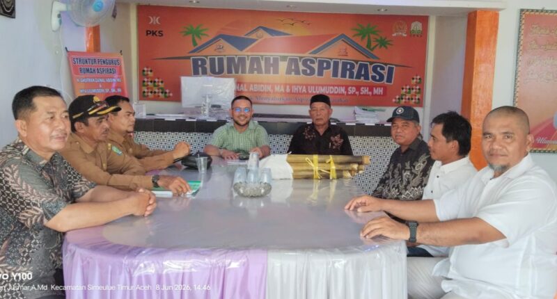Pemdes Luansurep bersama Mardillah anggota DPRK Simeulue, melaksanakan pertemuan dengan Anggota DPRA Ihya Ulumuddin, di Rumah Aspirasi UGF & AIU, Selasa (9/6/2026). Foto:Dok. Argam/Noa.co.id.