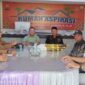 Pemdes Luansurep bersama Mardillah anggota DPRK Simeulue, melaksanakan pertemuan dengan Anggota DPRA Ihya Ulumuddin, di Rumah Aspirasi UGF & AIU, Selasa (9/6/2026). Foto:Dok. Argam/Noa.co.id.