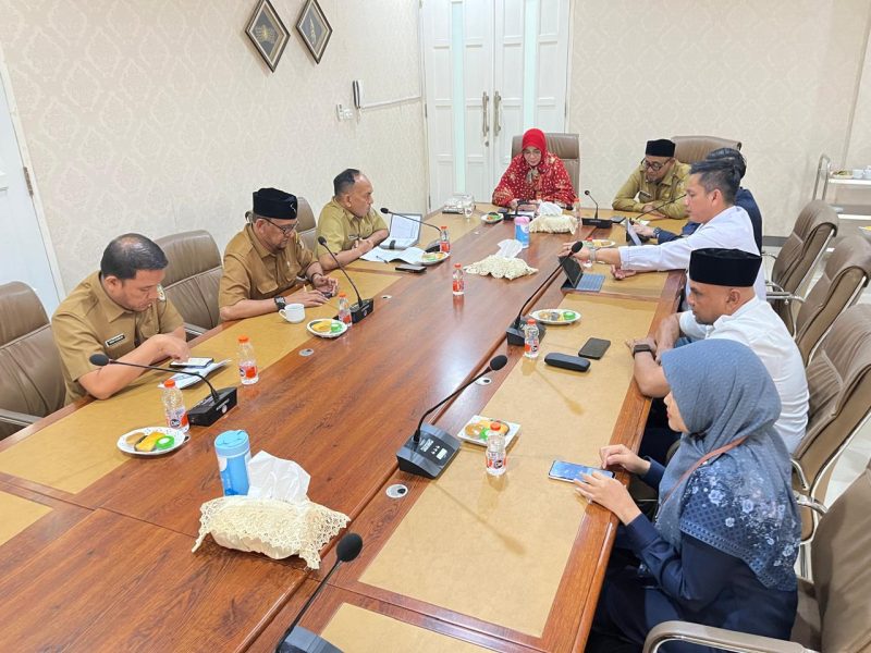 Wali Kota Banda Aceh, Illiza Sa’aduddin Djamal, menerima audiensi Komisi Penyiaran Indonesia Aceh (KPIA) di Pendopo Wali Kota Banda Aceh, Selasa (2/6/2026), dalam rangka membahas dukungan sosialisasi P3SPS Aceh. Foto: Dok. Diskominfo Kota Banda Aceh