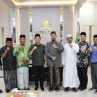 Ketua DPRK Banda Aceh Irwansyah ST bersama pengurus NU Banda Aceh foto bersama usai audiensi pengurus Nahdlatul Ulama (NU) Banda Aceh di ruang kerjanya, Gedung DPRK Banda Aceh, Jumat (5/6/2026). Foto: Dok. DPRK Banda Aceh