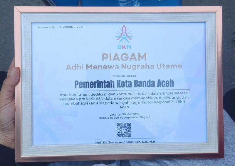Penghargaan Adhi Manawa Nugraha Utama diberikan kepada Pemerintah Kota Banda Aceh atas komitmen dalam mendukung pengembangan karier ASN dan peningkatan tata kelola kepegawaian, Sabtu (6/6/2026). Foto: Dok. Diskominfo Kota Banda Aceh